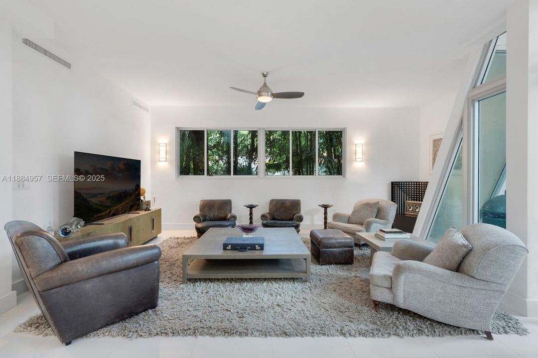 For Sale: $4,350,000 (5 beds, 5 baths, 4670 Square Feet)