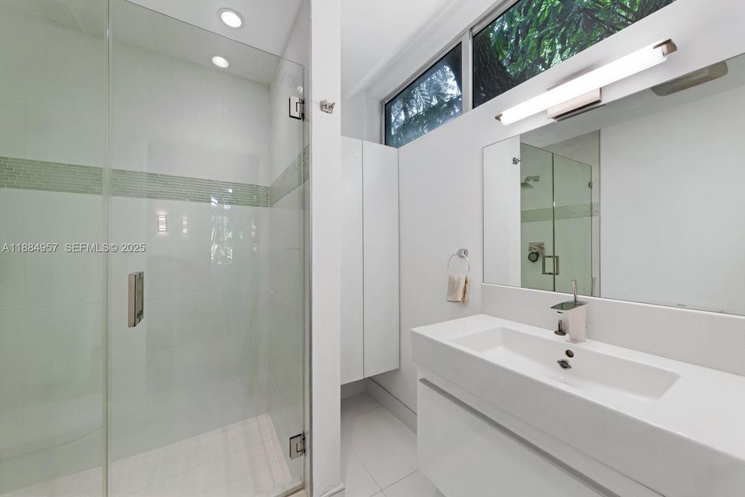 For Sale: $4,350,000 (5 beds, 5 baths, 4670 Square Feet)