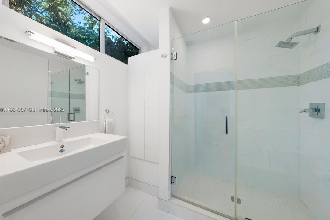 For Sale: $4,350,000 (5 beds, 5 baths, 4670 Square Feet)