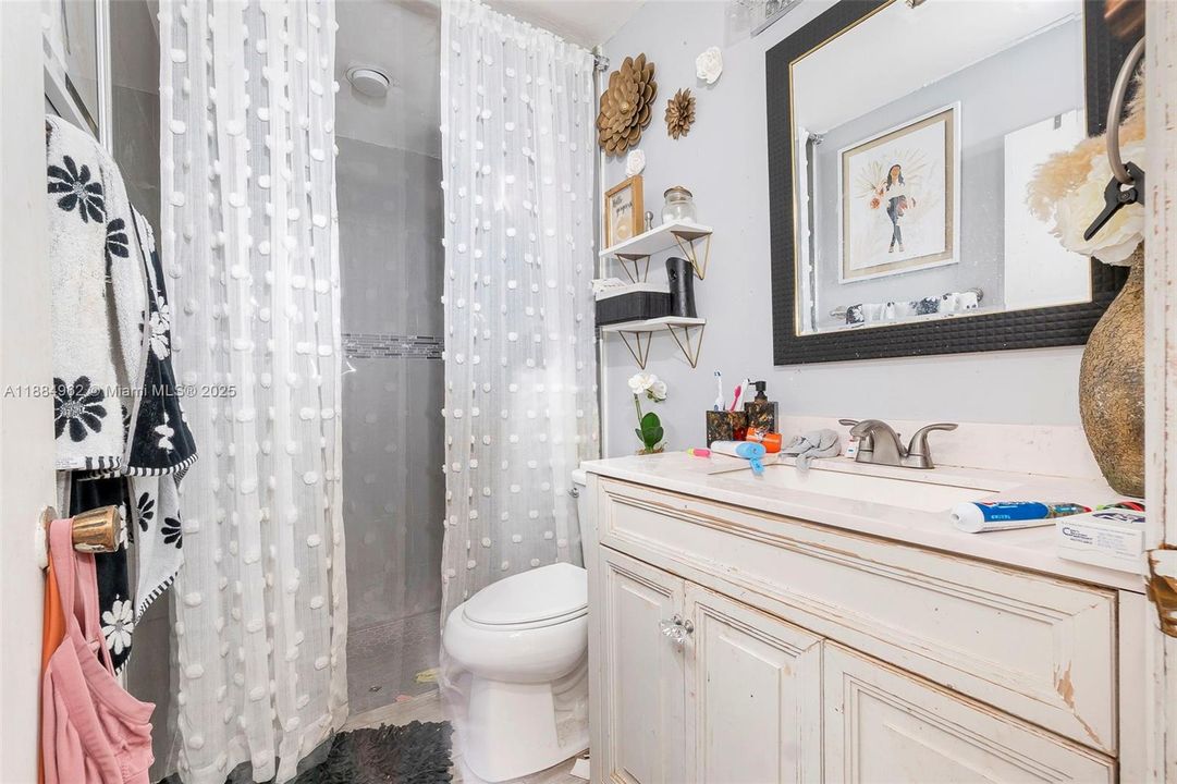 Active With Contract: $289,900 (2 beds, 1 baths, 1068 Square Feet)