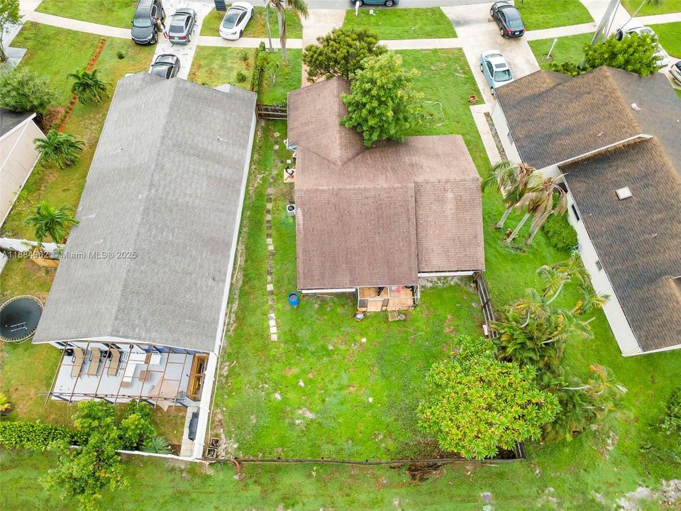 Active With Contract: $289,900 (2 beds, 1 baths, 1068 Square Feet)