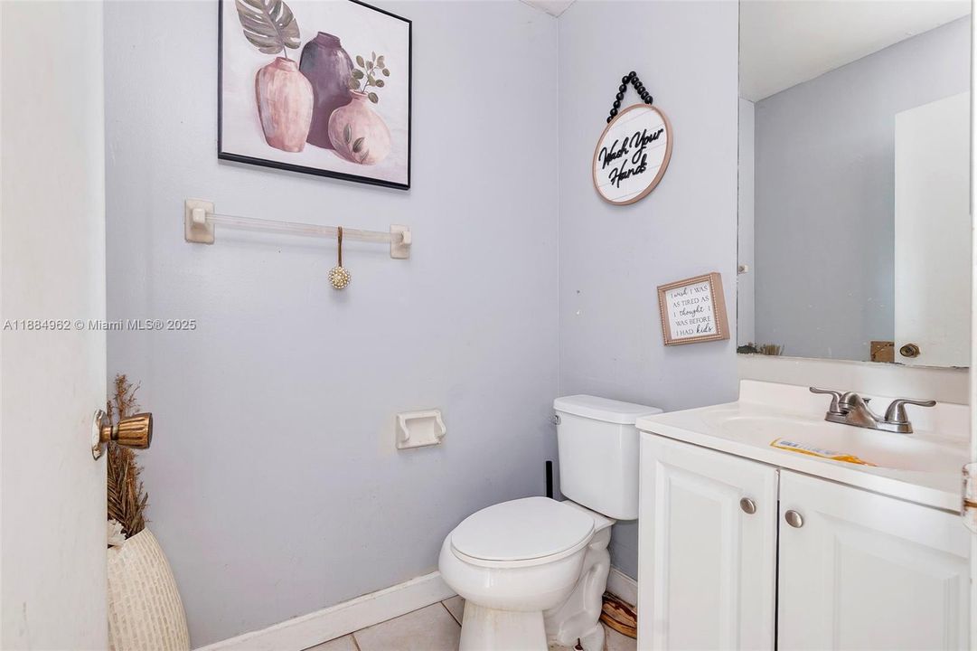 Active With Contract: $289,900 (2 beds, 1 baths, 1068 Square Feet)