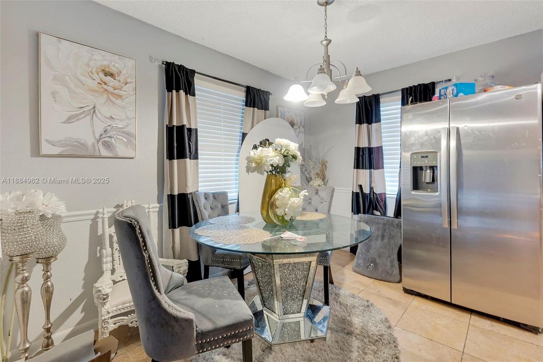 Active With Contract: $289,900 (2 beds, 1 baths, 1068 Square Feet)