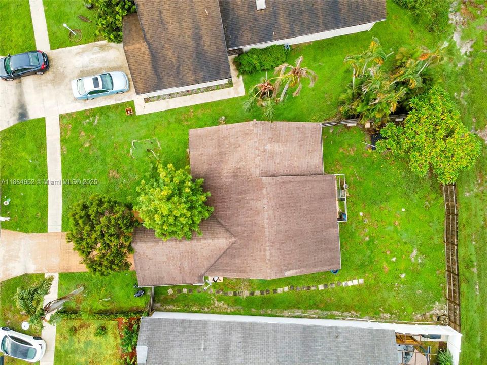 Active With Contract: $289,900 (2 beds, 1 baths, 1068 Square Feet)