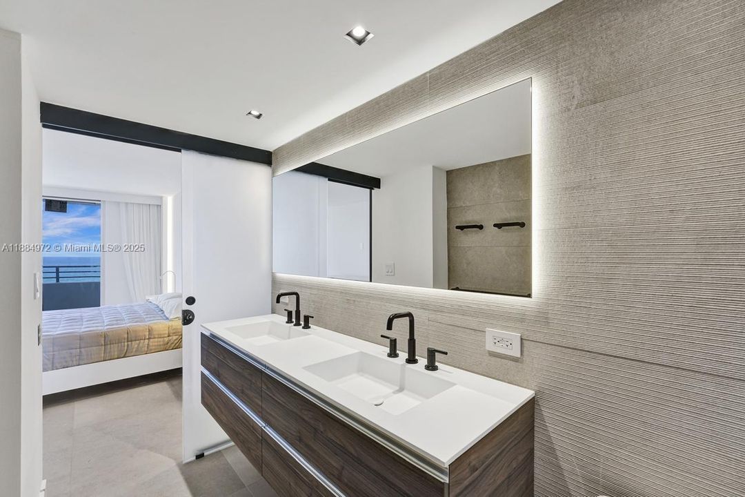 Active With Contract: $4,900 (2 beds, 2 baths, 1048 Square Feet)