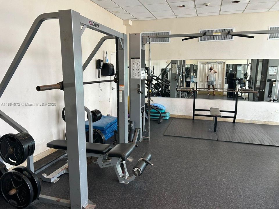 Active With Contract: $4,900 (2 beds, 2 baths, 1048 Square Feet)