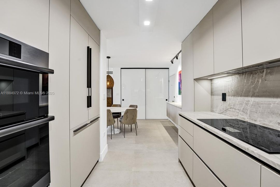 Active With Contract: $4,900 (2 beds, 2 baths, 1048 Square Feet)