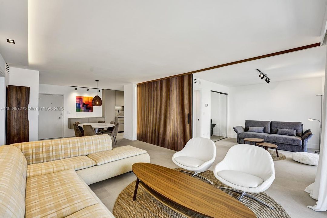 Active With Contract: $4,900 (2 beds, 2 baths, 1048 Square Feet)