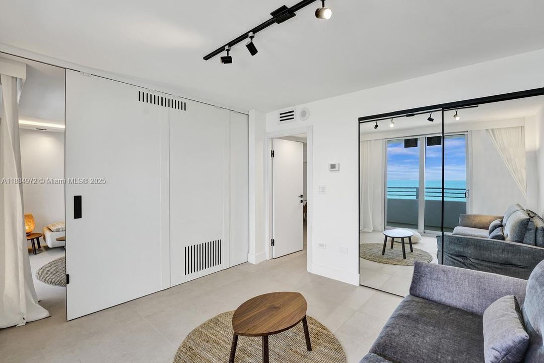 Active With Contract: $4,900 (2 beds, 2 baths, 1048 Square Feet)