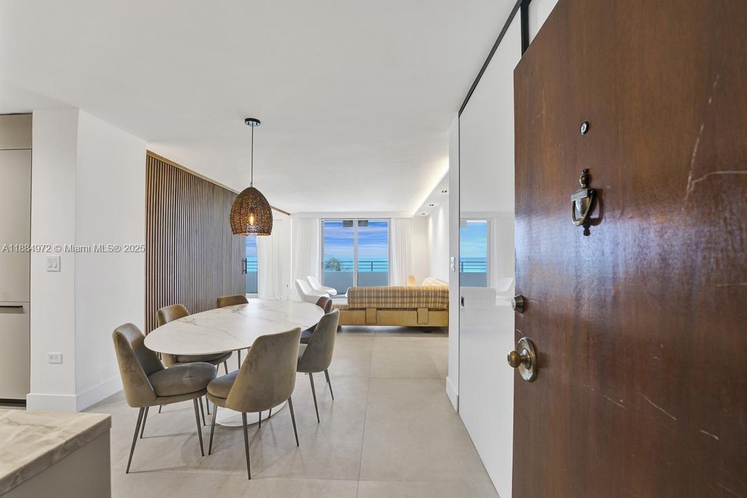 Active With Contract: $4,900 (2 beds, 2 baths, 1048 Square Feet)