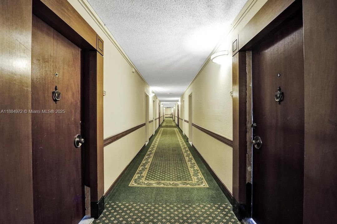 Active With Contract: $4,900 (2 beds, 2 baths, 1048 Square Feet)