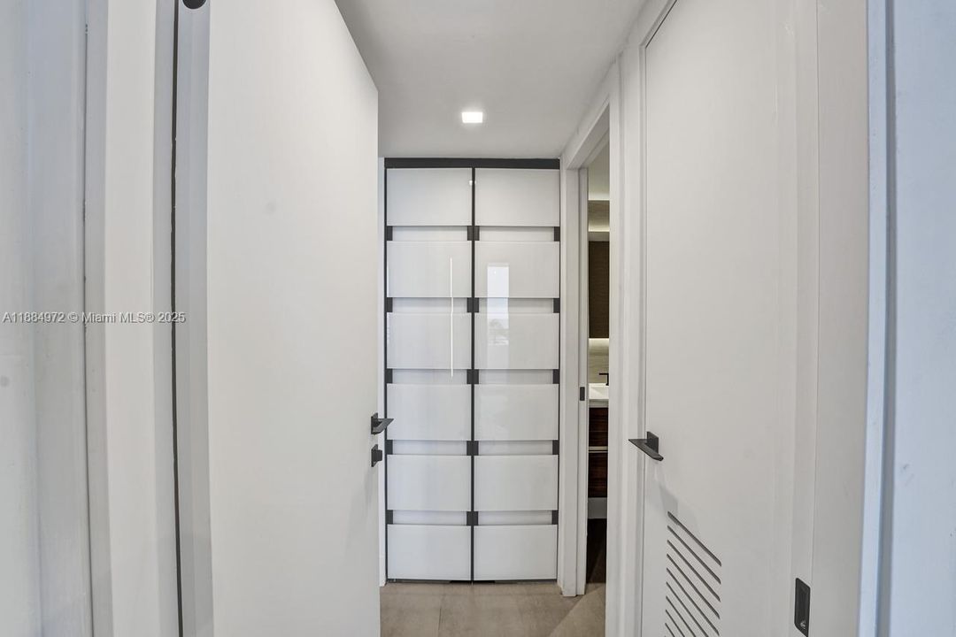 Active With Contract: $4,900 (2 beds, 2 baths, 1048 Square Feet)