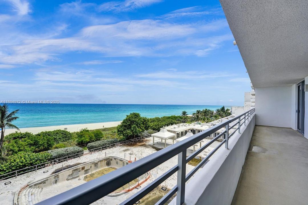 Active With Contract: $4,900 (2 beds, 2 baths, 1048 Square Feet)