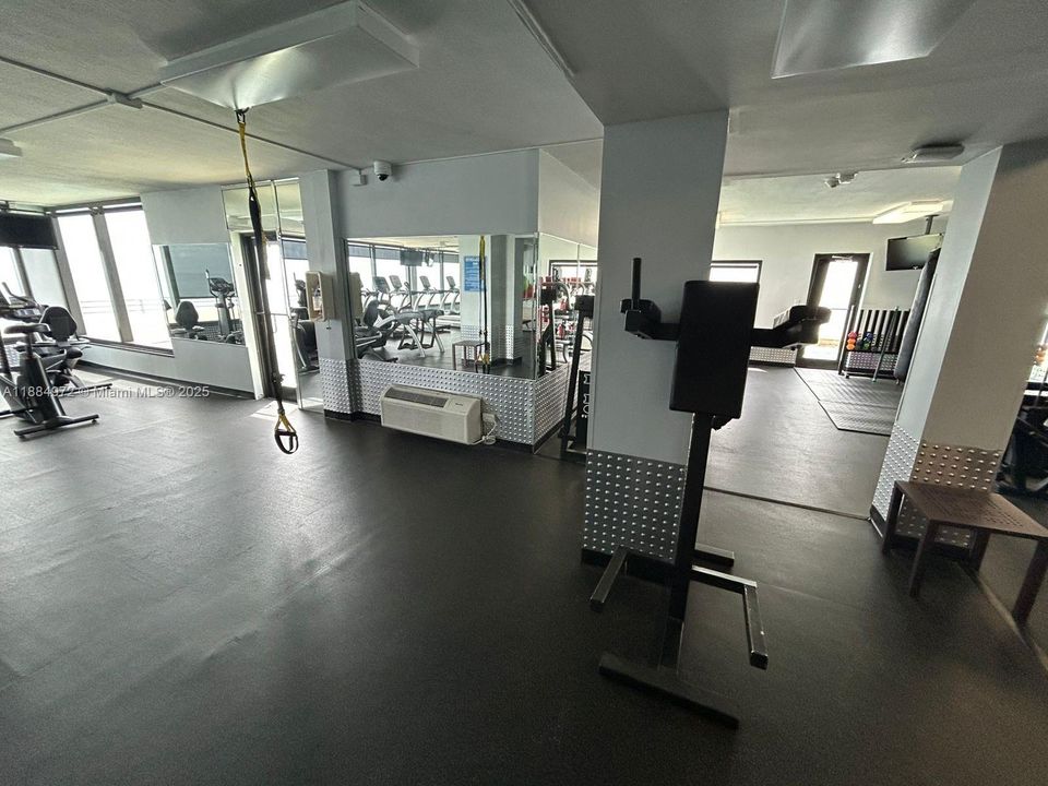 Active With Contract: $4,900 (2 beds, 2 baths, 1048 Square Feet)