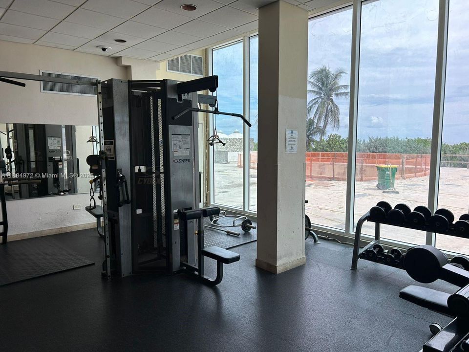 Active With Contract: $4,900 (2 beds, 2 baths, 1048 Square Feet)