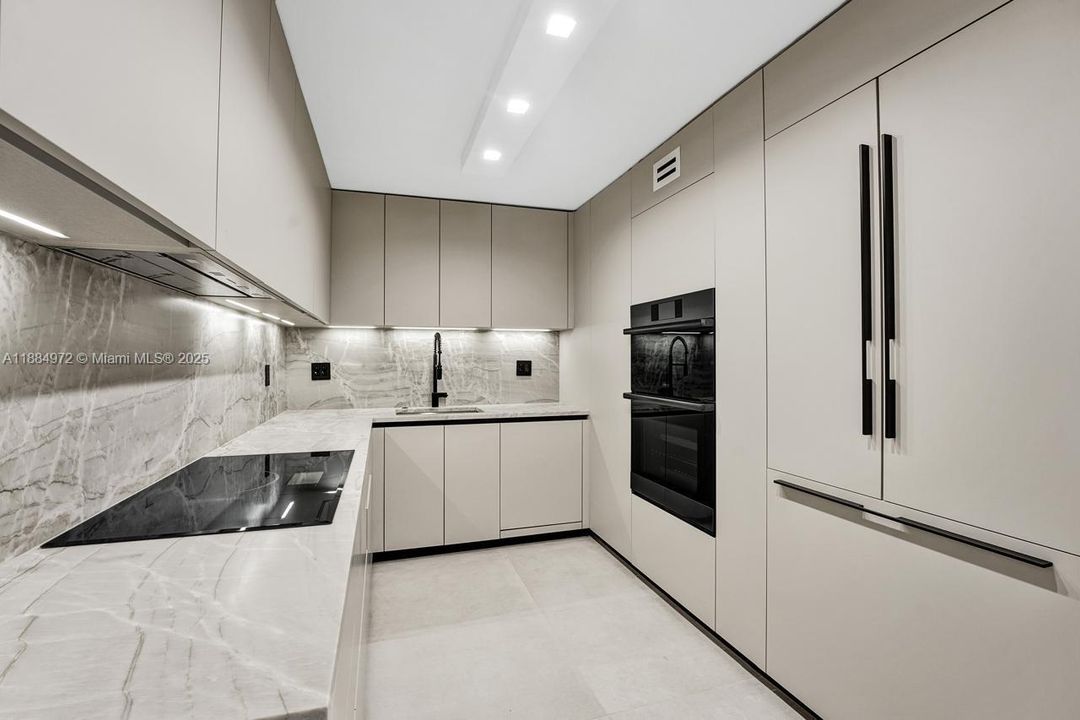 Active With Contract: $4,900 (2 beds, 2 baths, 1048 Square Feet)