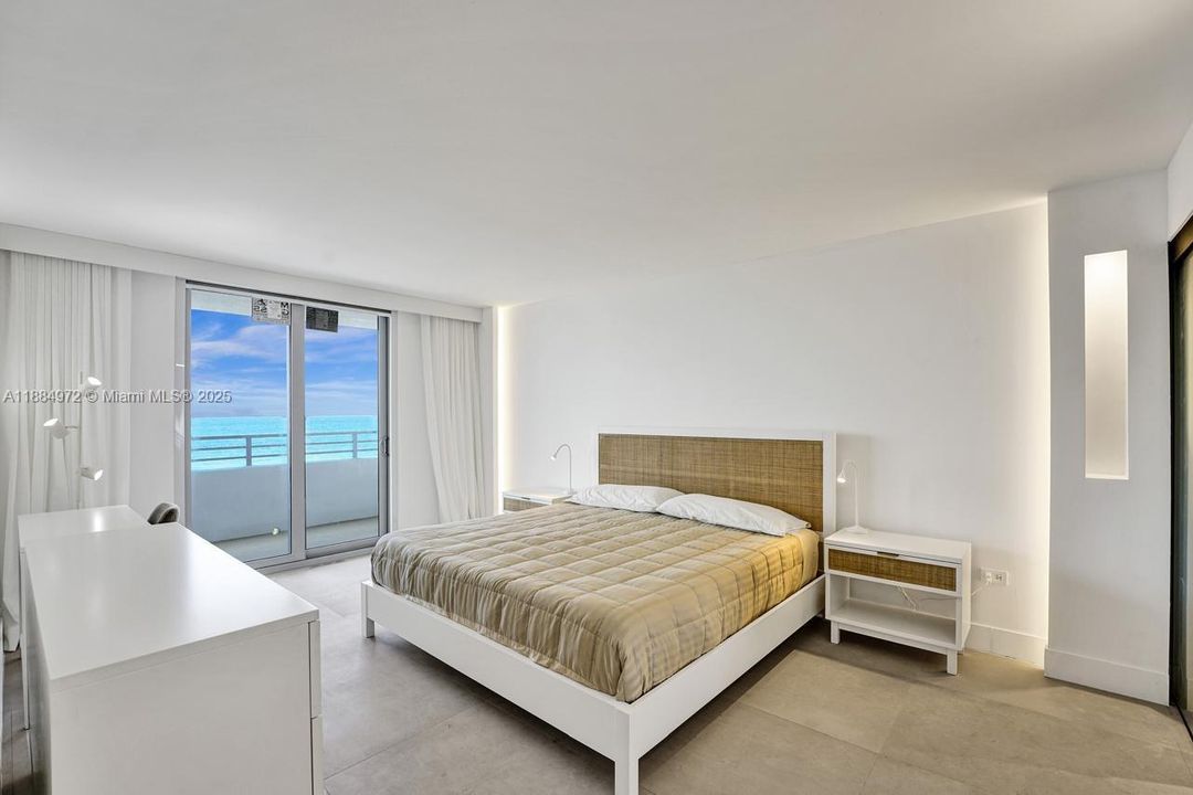 Active With Contract: $4,900 (2 beds, 2 baths, 1048 Square Feet)