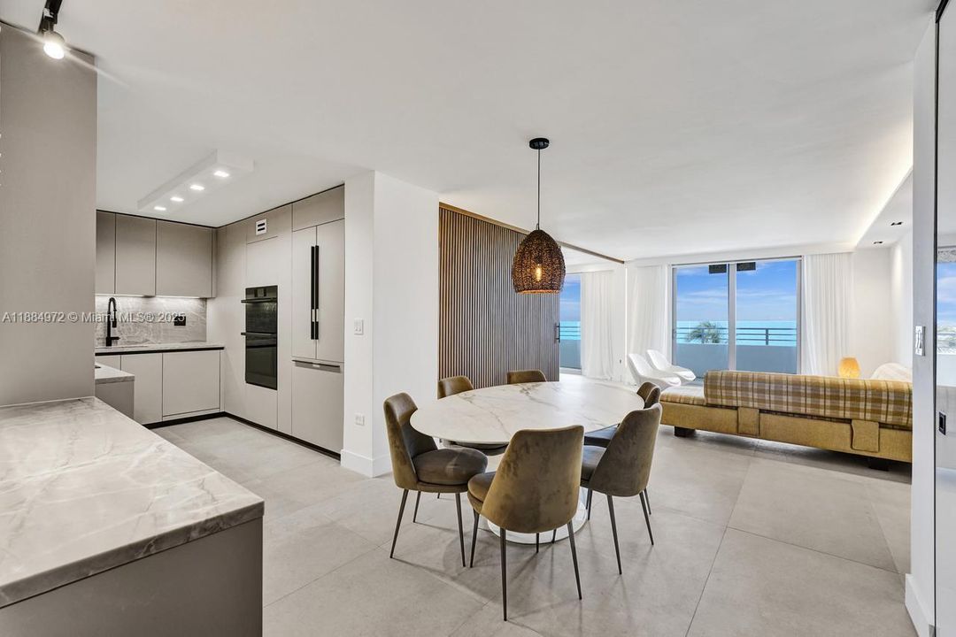 Active With Contract: $4,900 (2 beds, 2 baths, 1048 Square Feet)