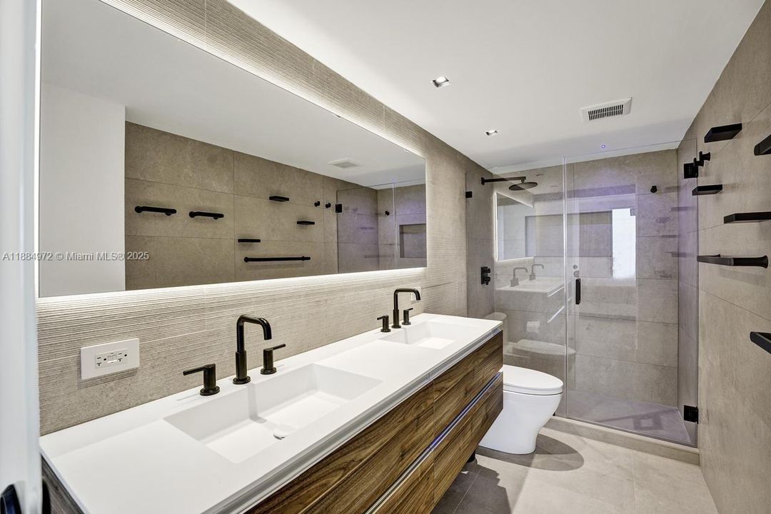 Active With Contract: $4,900 (2 beds, 2 baths, 1048 Square Feet)