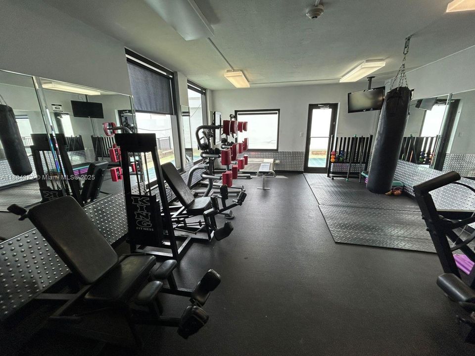 Active With Contract: $4,900 (2 beds, 2 baths, 1048 Square Feet)