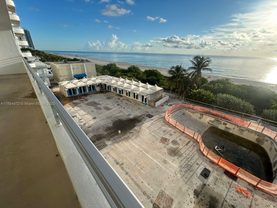 Active With Contract: $4,900 (2 beds, 2 baths, 1048 Square Feet)