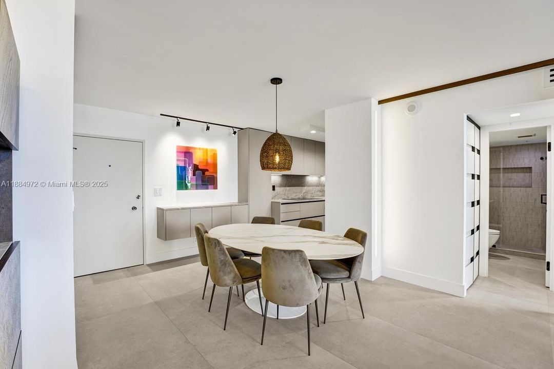 Active With Contract: $4,900 (2 beds, 2 baths, 1048 Square Feet)