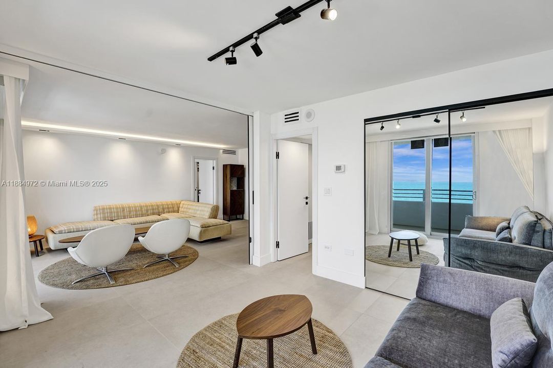 Active With Contract: $4,900 (2 beds, 2 baths, 1048 Square Feet)