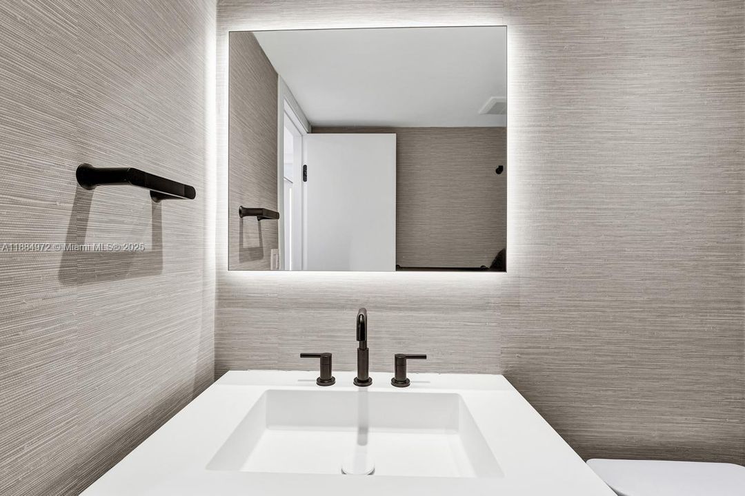 Active With Contract: $4,900 (2 beds, 2 baths, 1048 Square Feet)