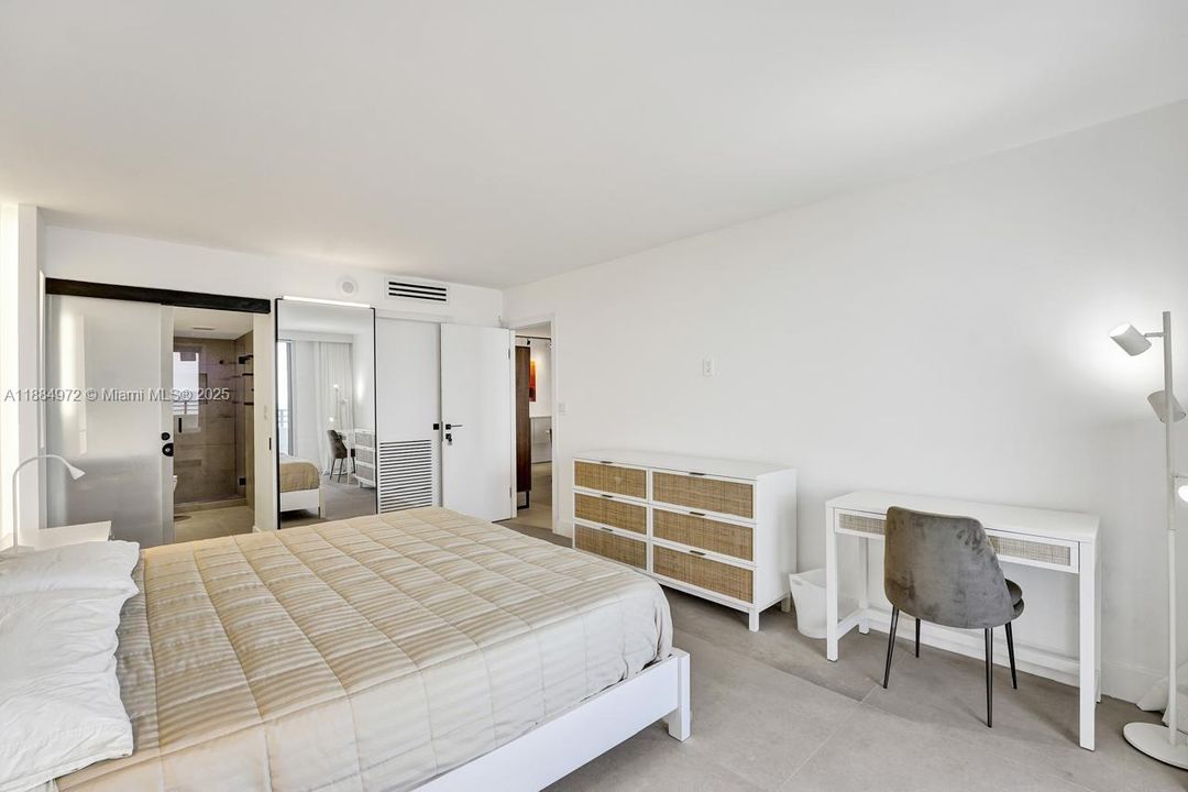 Active With Contract: $4,900 (2 beds, 2 baths, 1048 Square Feet)