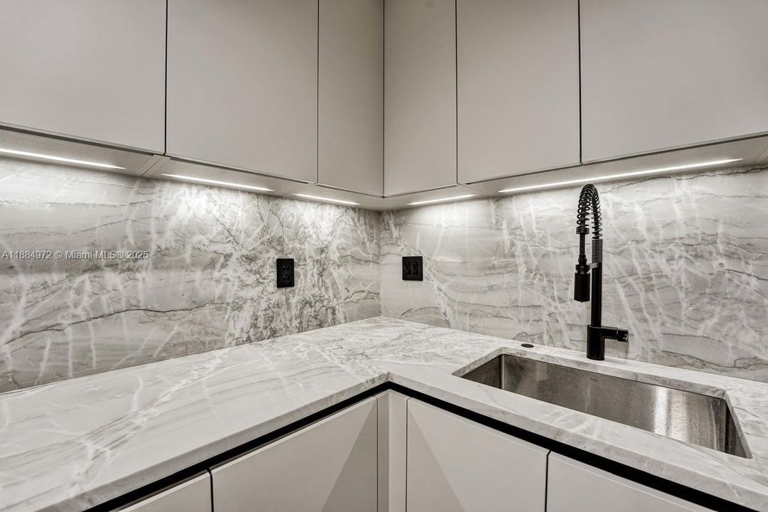 Active With Contract: $4,900 (2 beds, 2 baths, 1048 Square Feet)