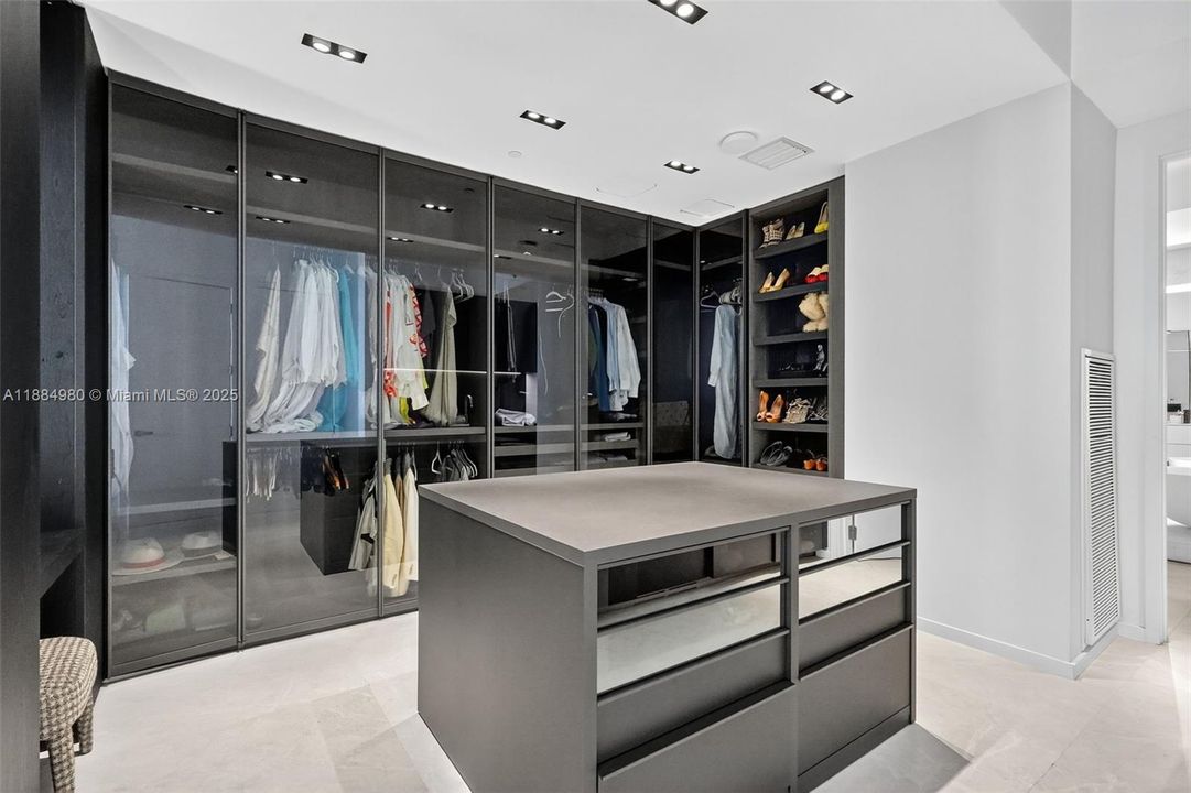 出租: $38,000 (4 贝兹, 3 浴室, 2839 平方英尺)