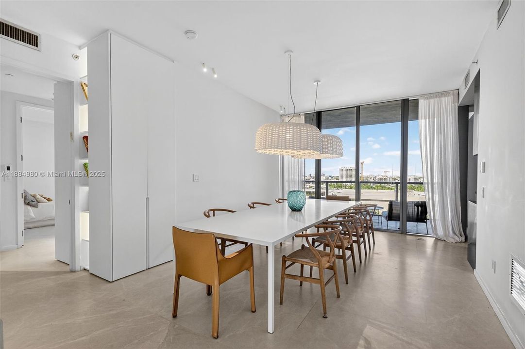 出租: $38,000 (4 贝兹, 3 浴室, 2839 平方英尺)