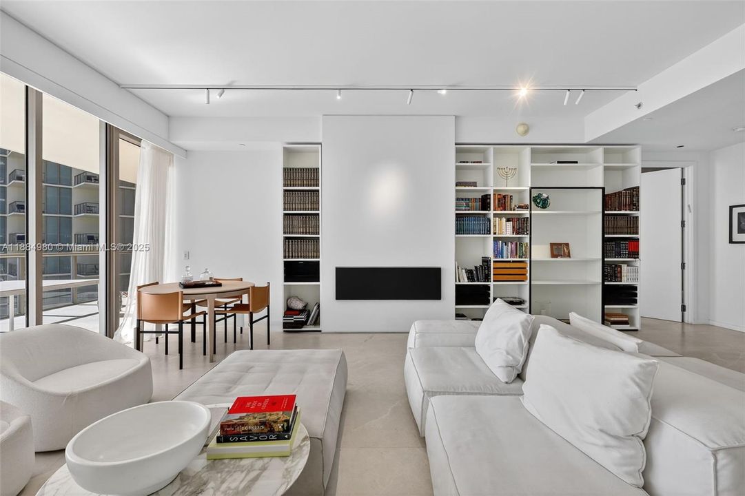 出租: $38,000 (4 贝兹, 3 浴室, 2839 平方英尺)