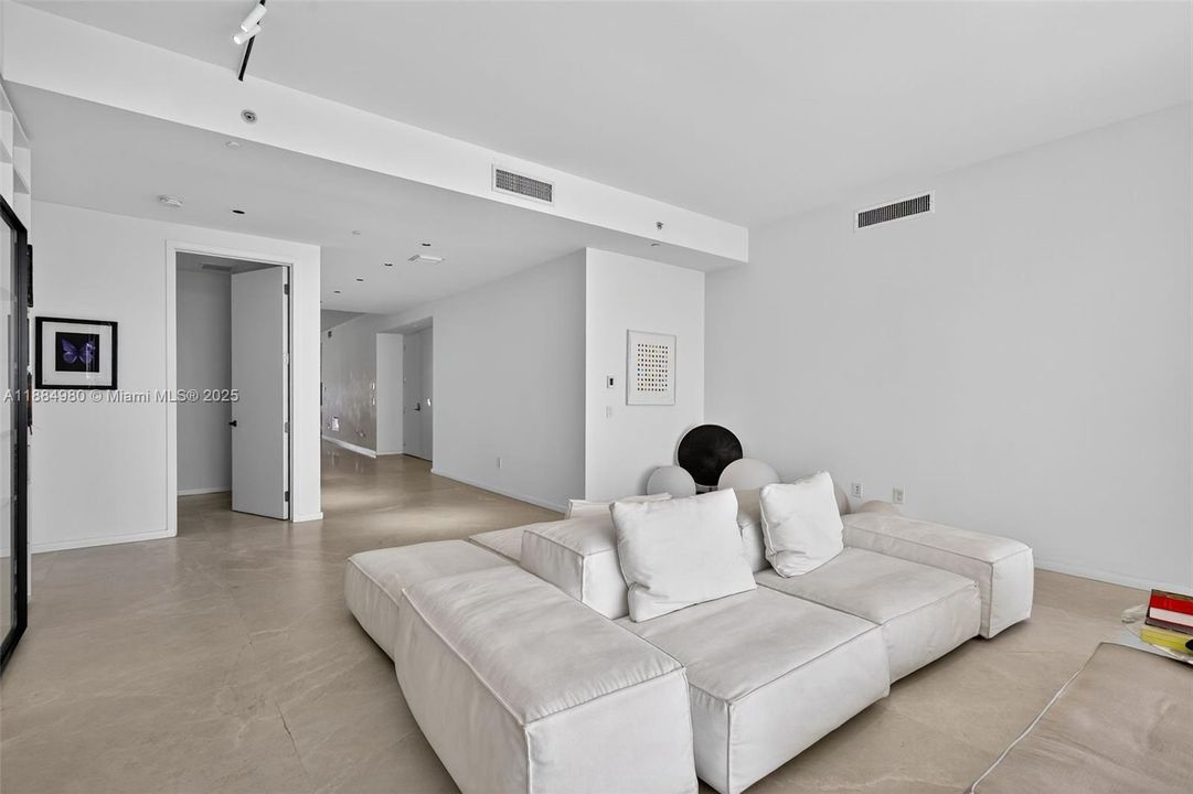 出租: $38,000 (4 贝兹, 3 浴室, 2839 平方英尺)