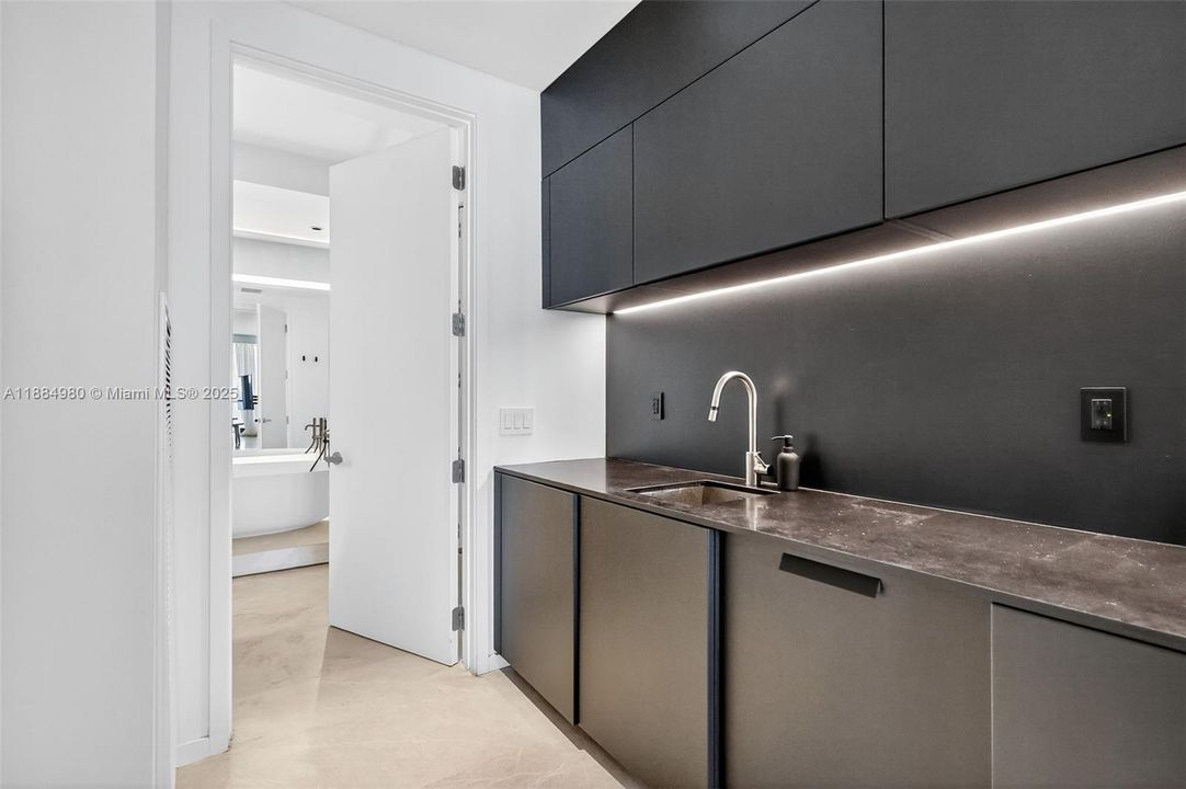 出租: $38,000 (4 贝兹, 3 浴室, 2839 平方英尺)