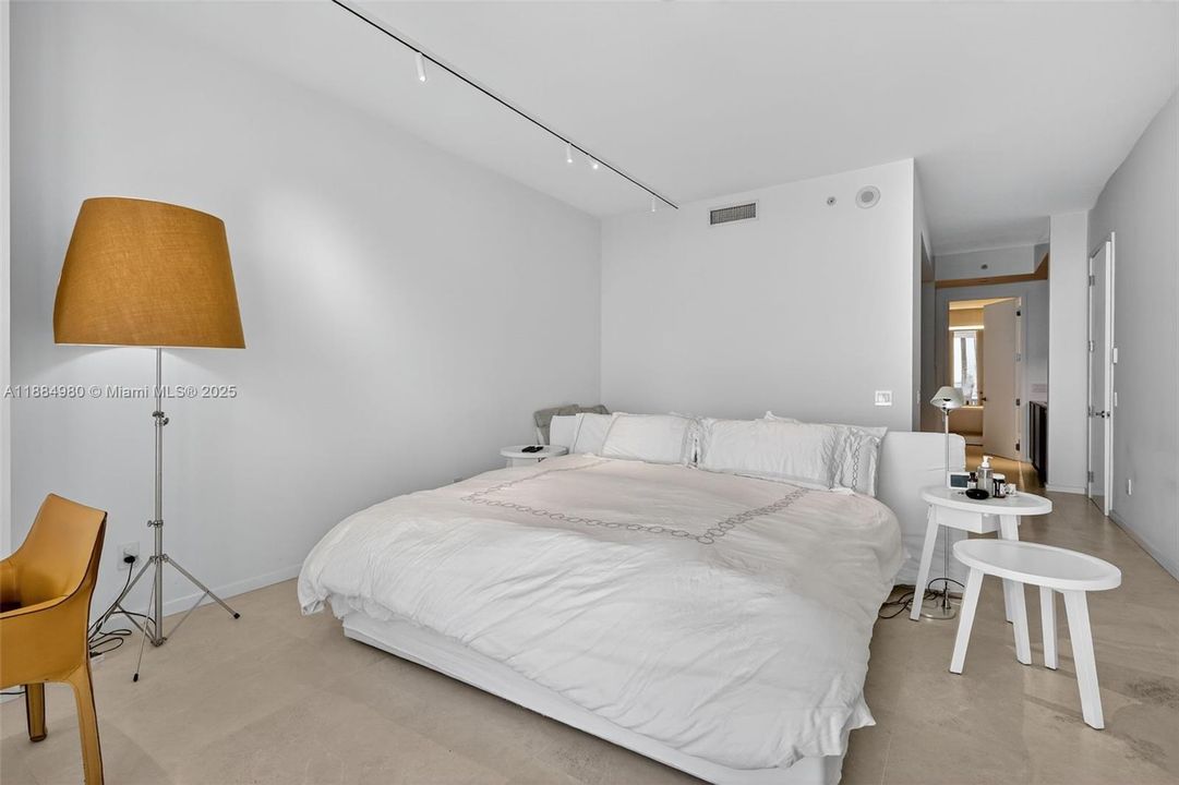 出租: $38,000 (4 贝兹, 3 浴室, 2839 平方英尺)