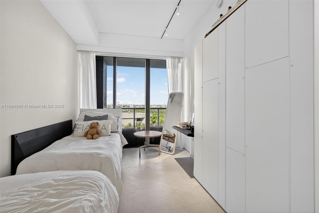 出租: $38,000 (4 贝兹, 3 浴室, 2839 平方英尺)