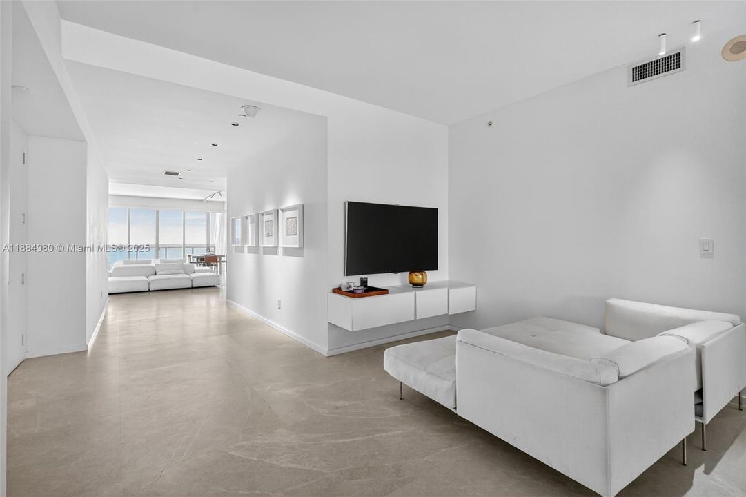 出租: $38,000 (4 贝兹, 3 浴室, 2839 平方英尺)