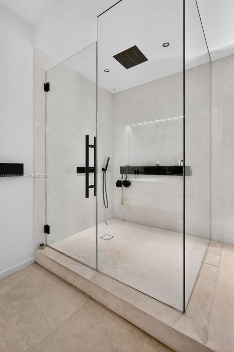 出租: $38,000 (4 贝兹, 3 浴室, 2839 平方英尺)