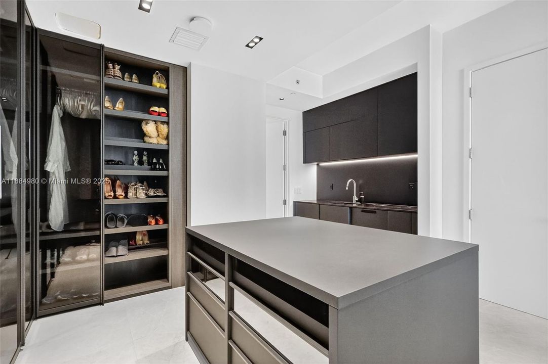 出租: $38,000 (4 贝兹, 3 浴室, 2839 平方英尺)