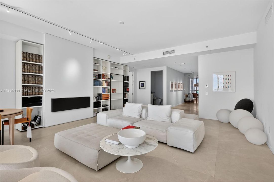 出租: $38,000 (4 贝兹, 3 浴室, 2839 平方英尺)