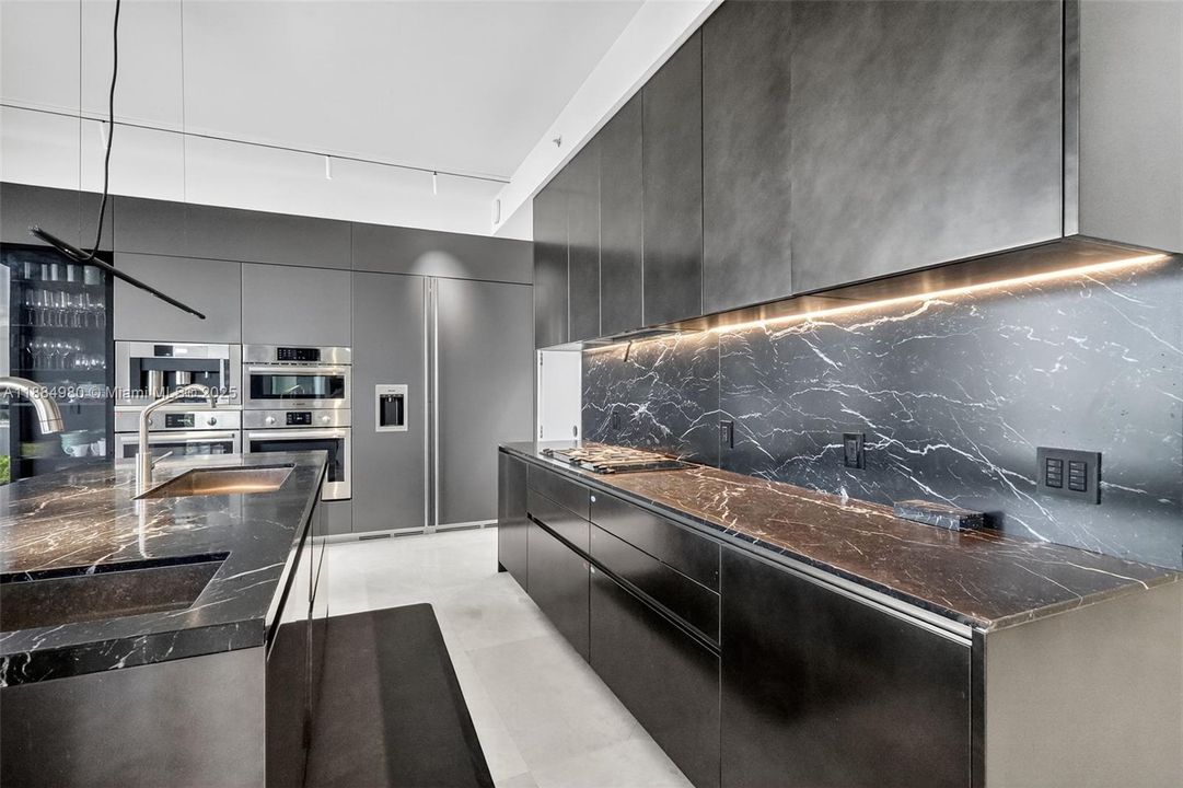 出租: $38,000 (4 贝兹, 3 浴室, 2839 平方英尺)