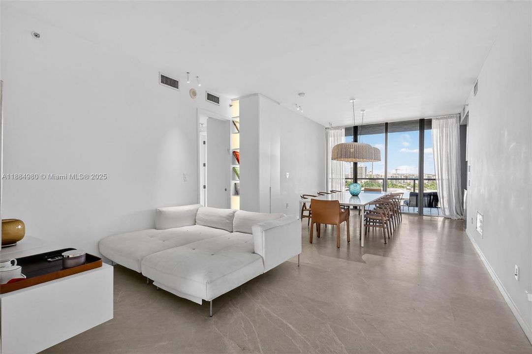 出租: $38,000 (4 贝兹, 3 浴室, 2839 平方英尺)