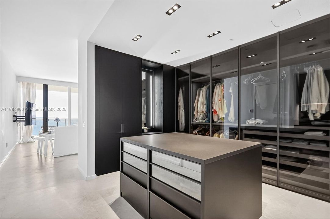 出租: $38,000 (4 贝兹, 3 浴室, 2839 平方英尺)