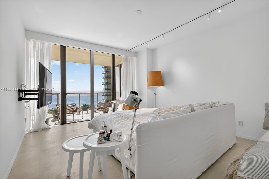 出租: $38,000 (4 贝兹, 3 浴室, 2839 平方英尺)