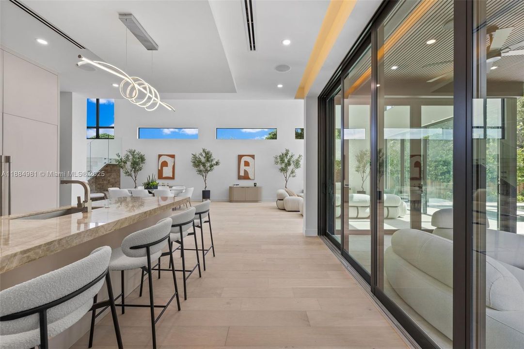 Recently Sold: $3,899,000 (6 beds, 7 baths, 4287 Square Feet)