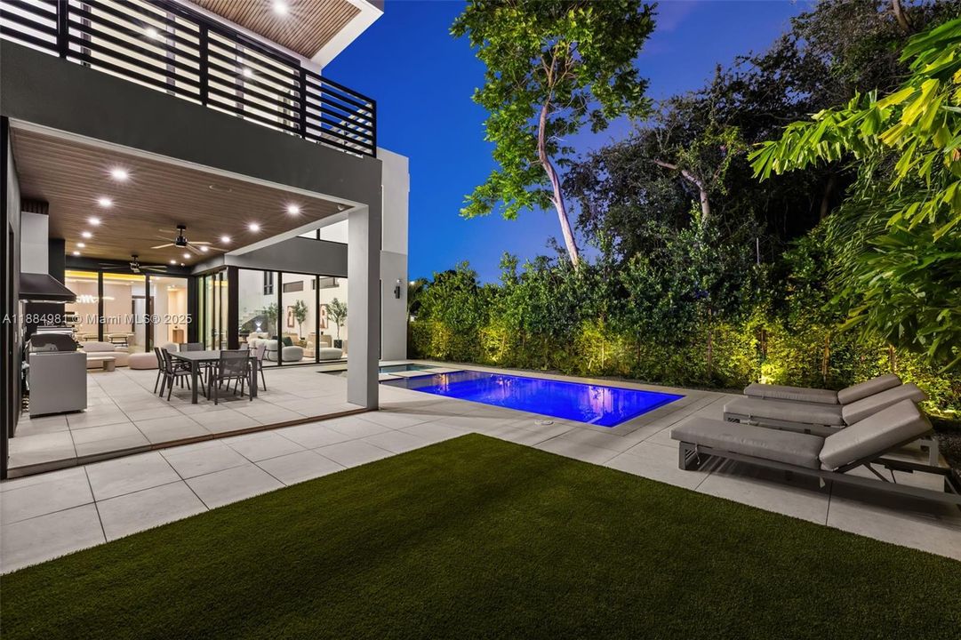 Recently Sold: $3,899,000 (6 beds, 7 baths, 4287 Square Feet)