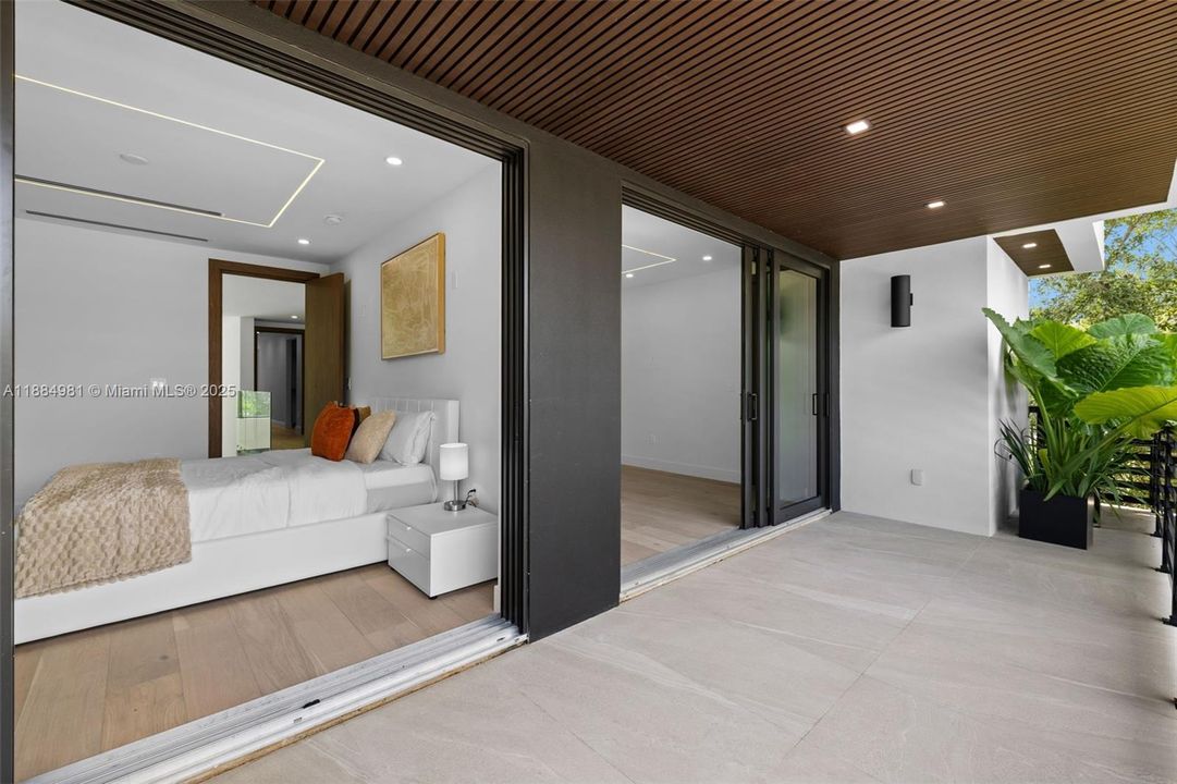 Recently Sold: $3,899,000 (6 beds, 7 baths, 4287 Square Feet)