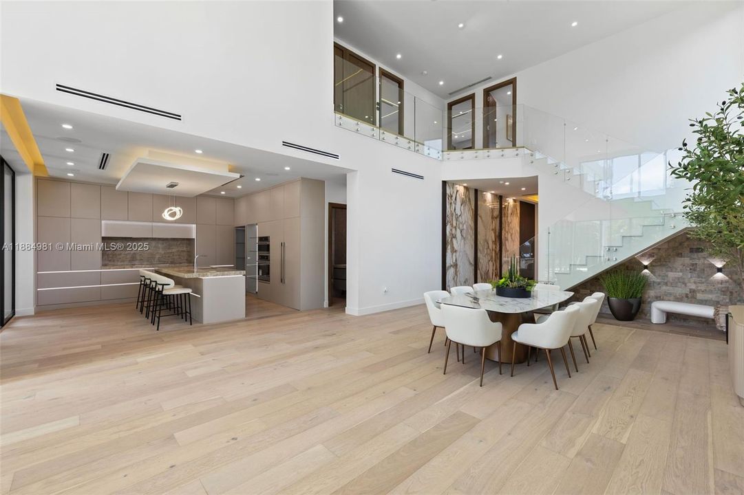 Recently Sold: $3,899,000 (6 beds, 7 baths, 4287 Square Feet)