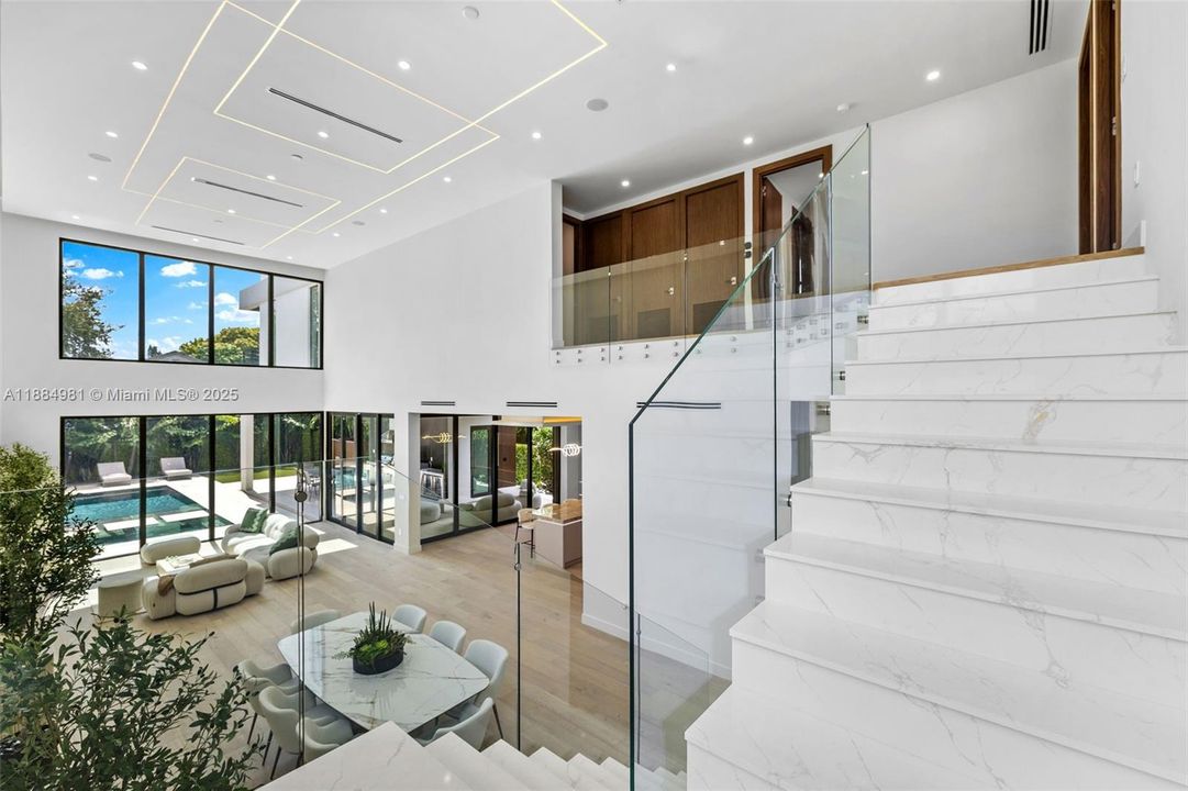 Recently Sold: $3,899,000 (6 beds, 7 baths, 4287 Square Feet)